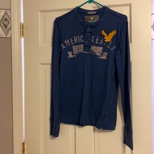 Men’s AE long sleeve top. Great condition